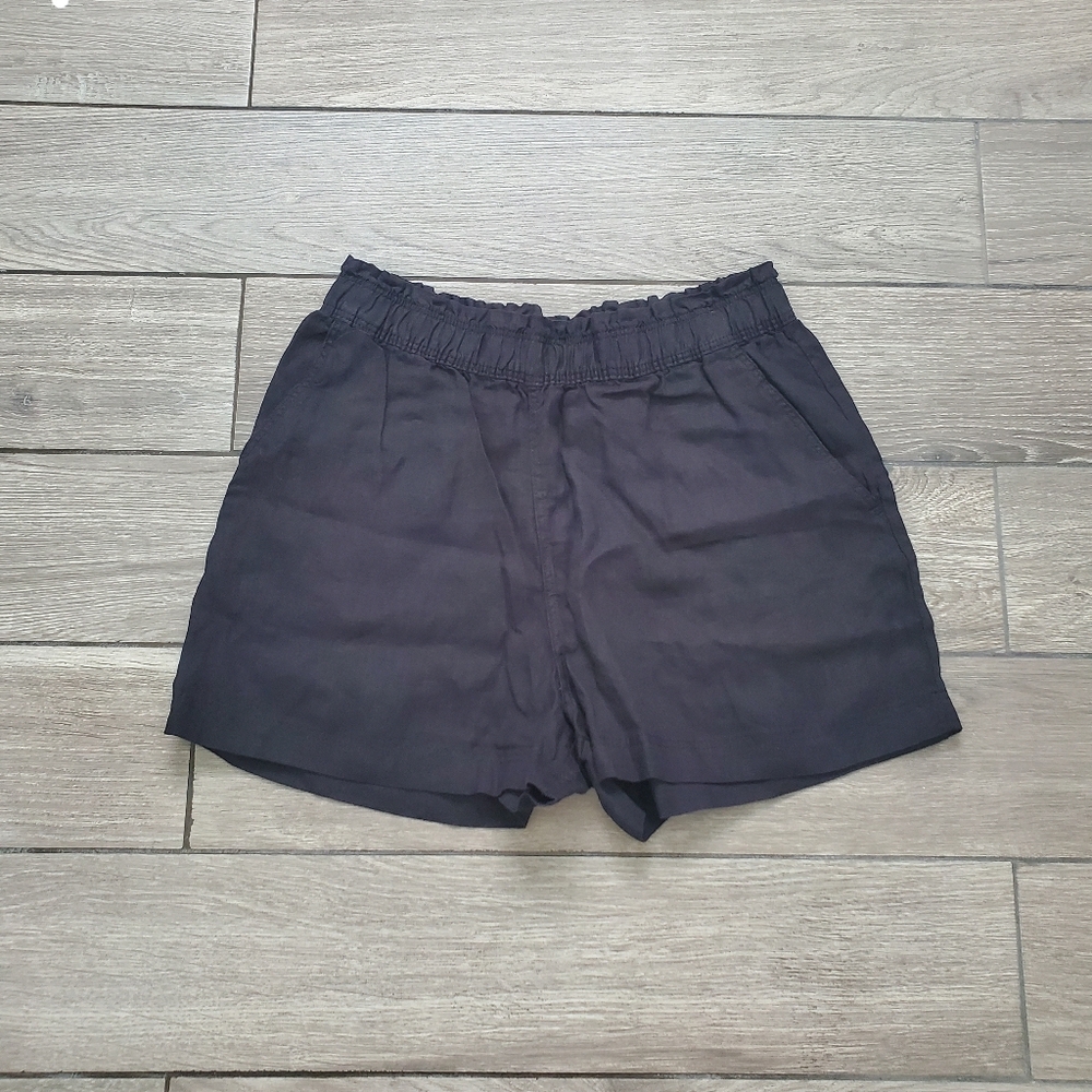 H&M women's 100% linen black pocketed elastic waist minimalist pull-on shorts M